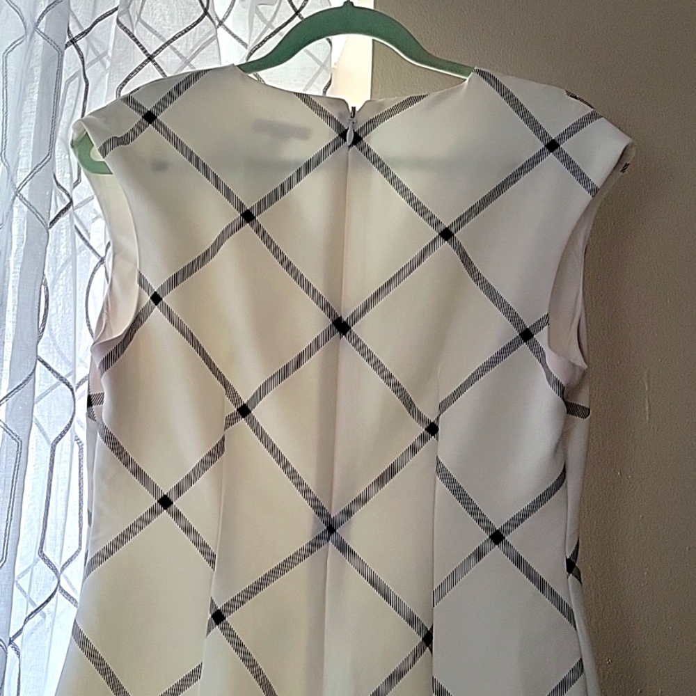 Dress - Picture 4 of 4